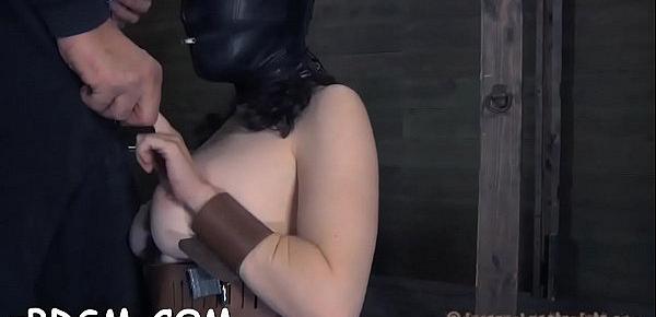  Beauty in latex dress gets wild love tunnel and anal prodding
